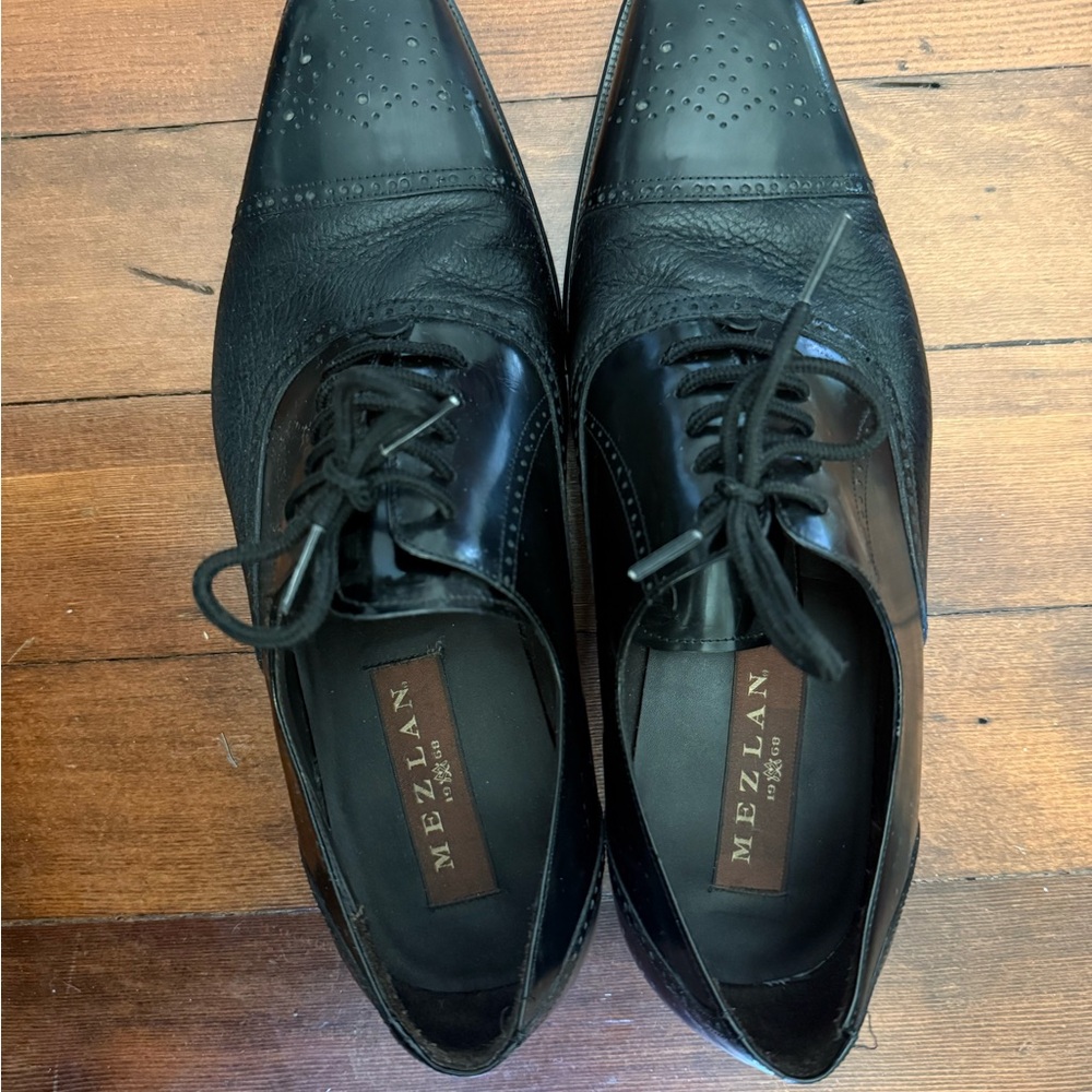 Mezlan Black Leather Oxford Shoes Sleek Design
